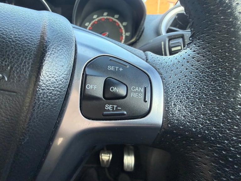 Ford, FIESTA, Hatchback, 2014, Manual, 1596 (cc), 3 doors