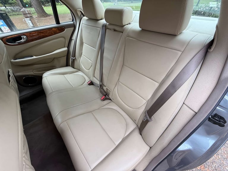 2007 Jaguar XJ 2.7 XJ Executive TDVi Auto 4dr Saloon Diesel Automatic
