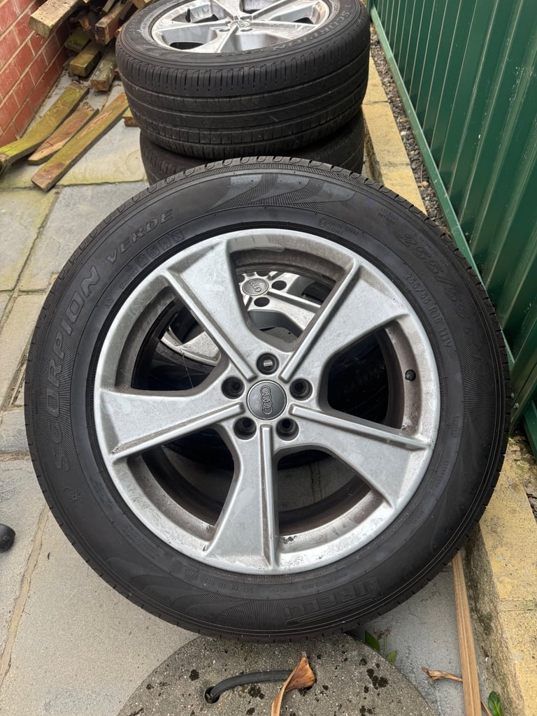 image for Q7 alloys and tyres in mint conditions 