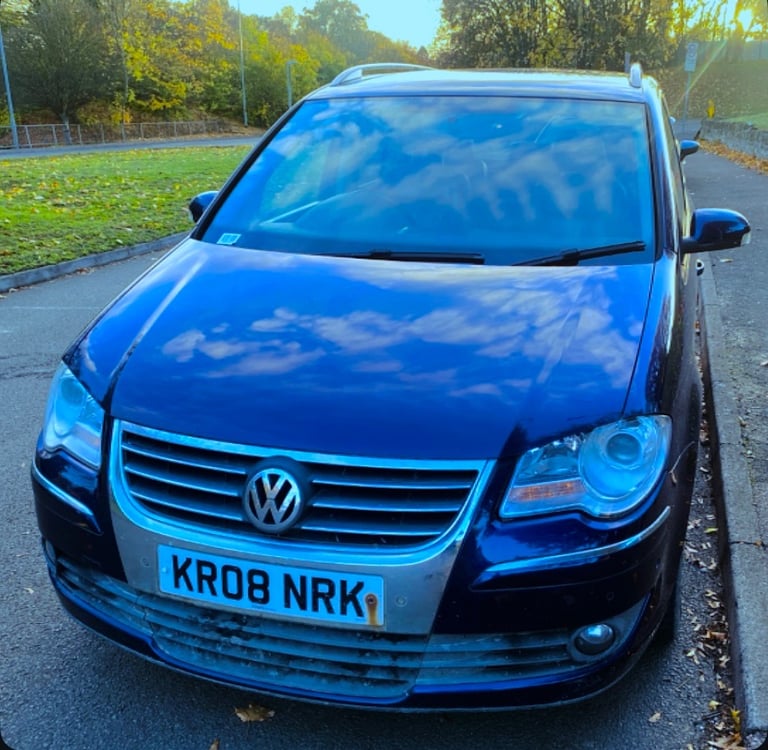 TOURAN automatic 7SEATER FAMILY car 