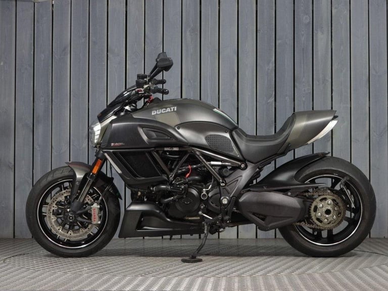 2019 19 DUCATI DIAVEL CARBON