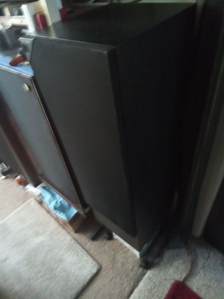 Speakers Kef c series C80 on stands with castors one pair 300 pound, offers 