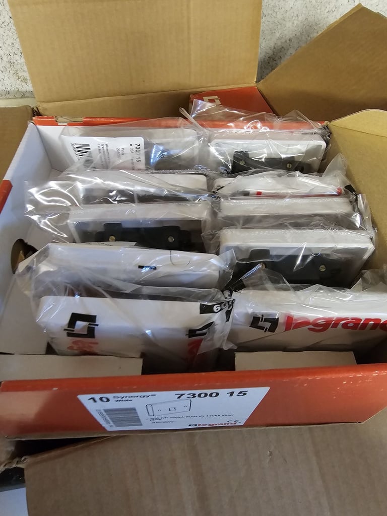Legrand Synergy 20A DP Switch LED power inidicator in white