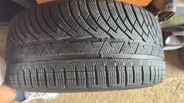 2 x 235/35 R19  91V Michelin Pilot Alpin