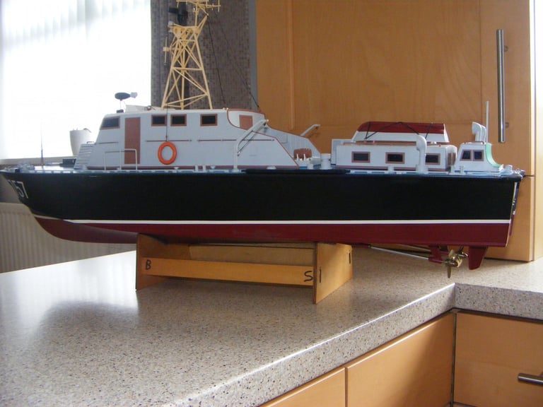 RADIO CONTROLLED Vosper RAF Rescue Boat 