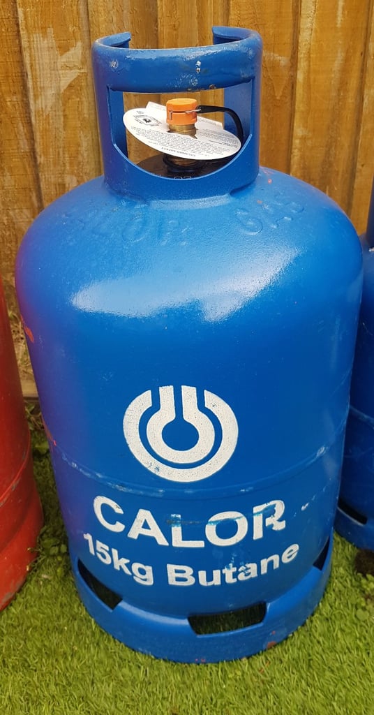 Full gas bottles / cylinders, regulators, distributor valves 1,2,3,4 ways.