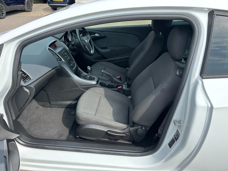 2015 Vauxhall Astra GTC 1.4T 16V 140 Sport 3dr HATCHBACK Petrol Manual