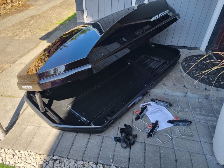 image for Exodus roof box 470l whit 4 easy clamps