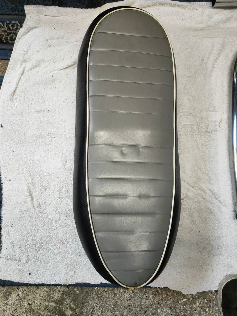 Triumph T120 1967 Seat