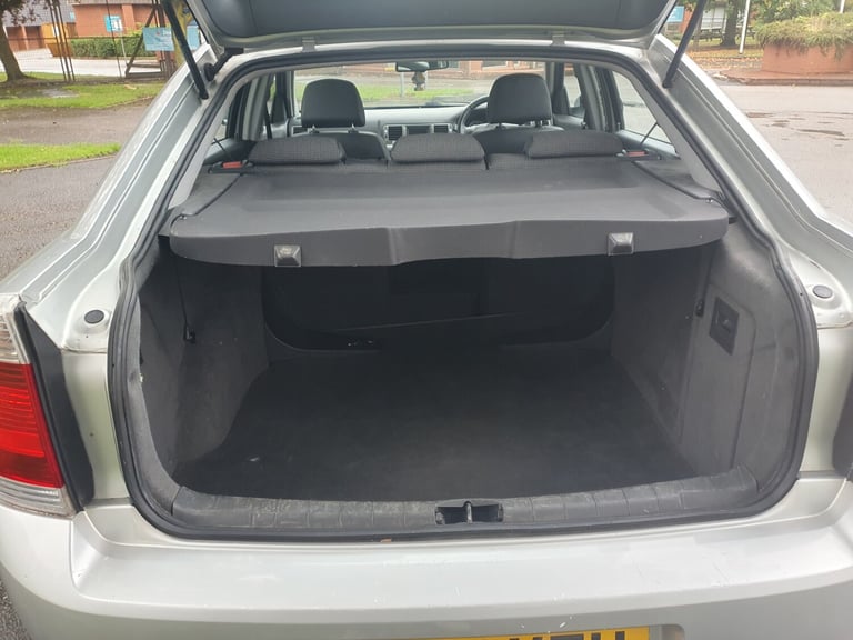 2007 Vauxhall Vectra 1.8i VVT Design 5dr HATCHBACK Petrol Manual
