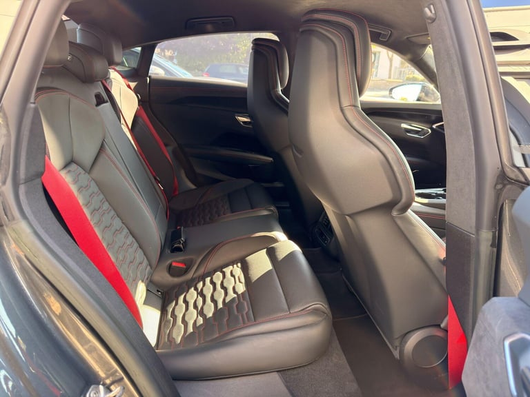 2023 Audi RS e-tron GT 93.4kWh Carbon Vorsprung Saloon 4dr Electric Auto quattro (598 ps) COUPE E...