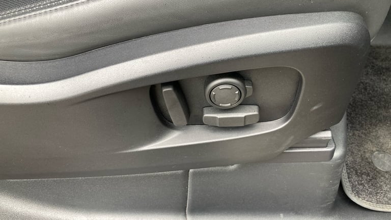 2024 Land Rover Defender 3.0 D250 X-Dynamic HSE 90 3dr Auto Diesel Estate Estate Diesel Automatic