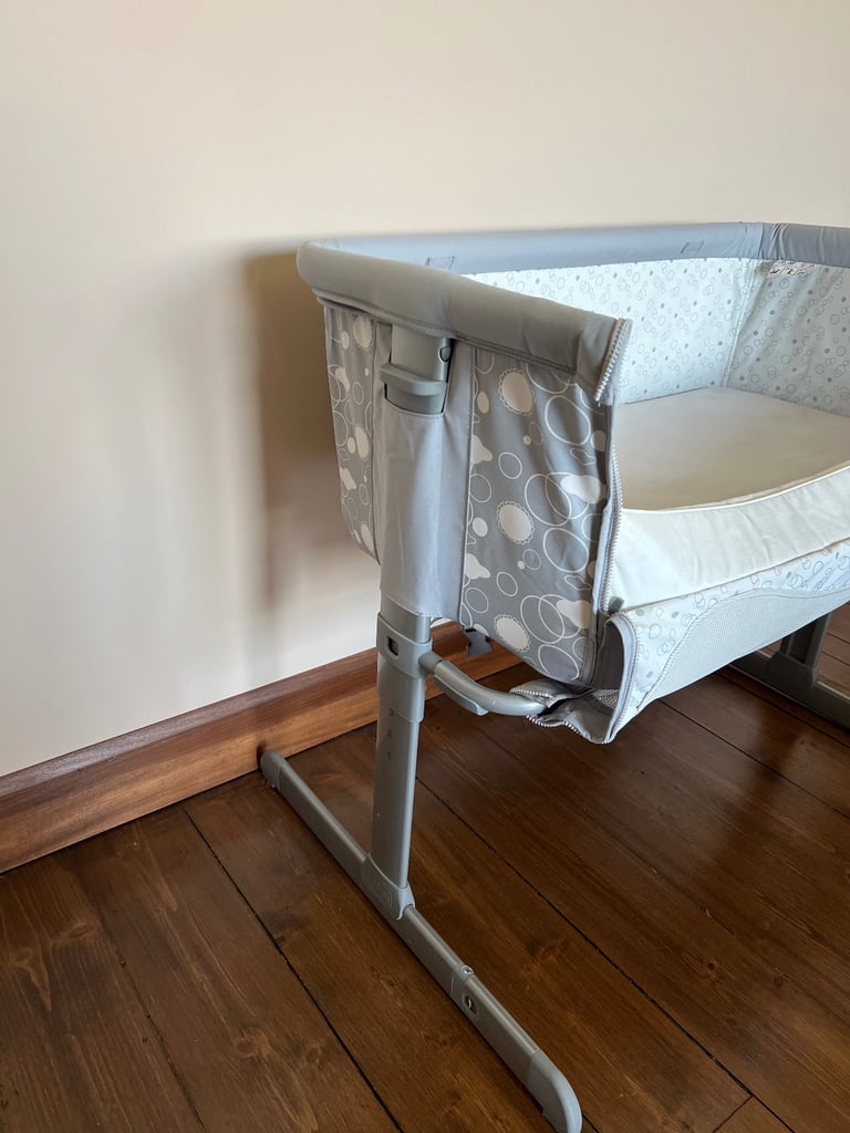 Chicco Next 2 Me Crib & Little Green Sheep Mattress