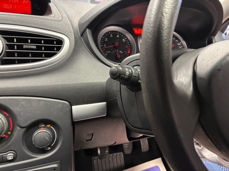 2010 Renault Clio 1.2 16V I-Music 3dr HATCHBACK Petrol Manual