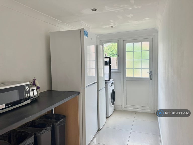 8 bedroom house in Blenheim Road, Reading, RG1 (8 bed) (#2660332)