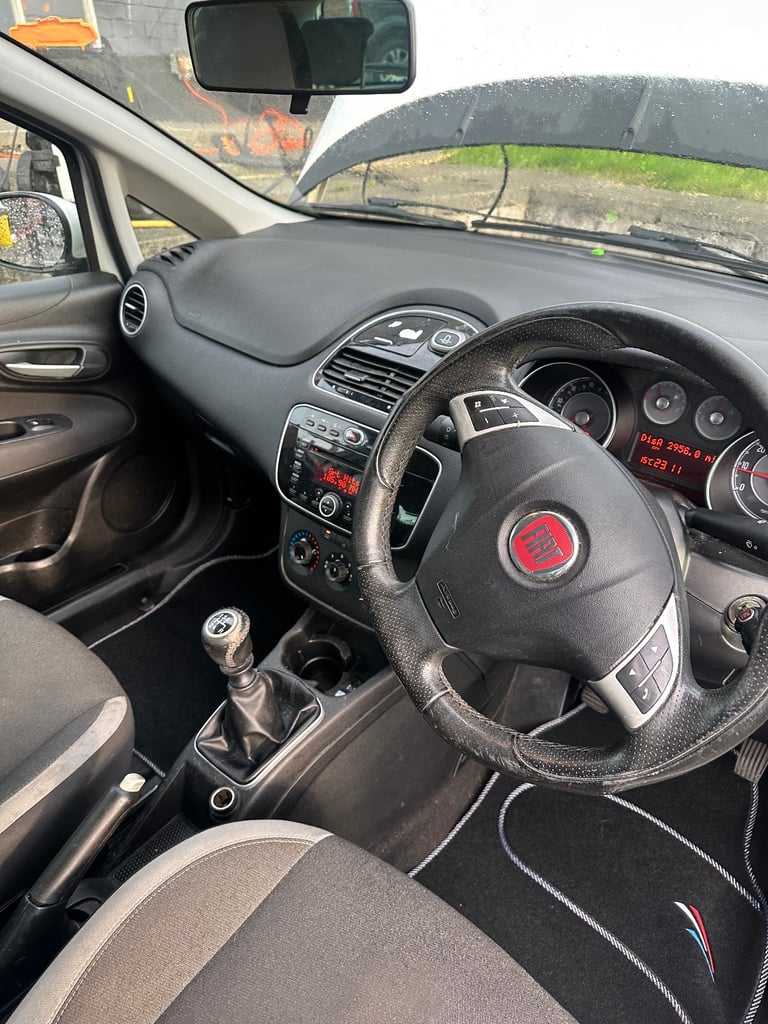 Fiat, PUNTO, Hatchback, 2012, Manual, 1368 (cc),5 doors - Image 6