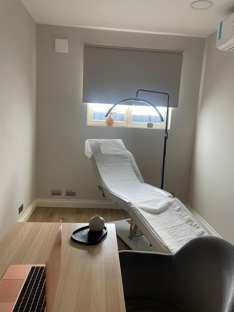 Beauty Room to rent in Belsize Park - AC and Treatment Table Included!