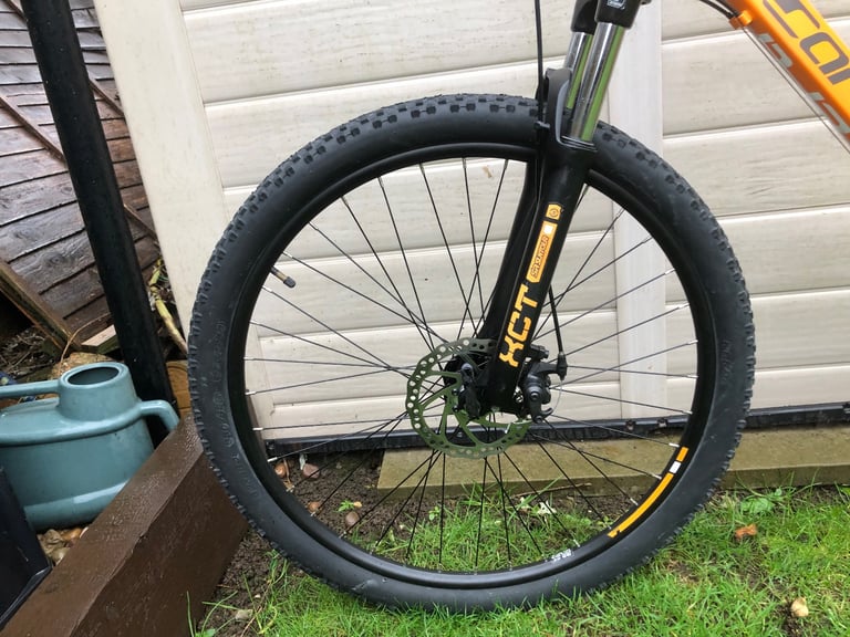 Carrera vengeance adult mountain bike 22” frame suitable 5ft 9 to 6ft 6 like new condition nr5 9