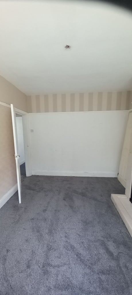 **LET BY**2 BEDROOM HOUSE**JOANHURST CRESCENT**NO DEPOSIT**DSS ACCEPTED