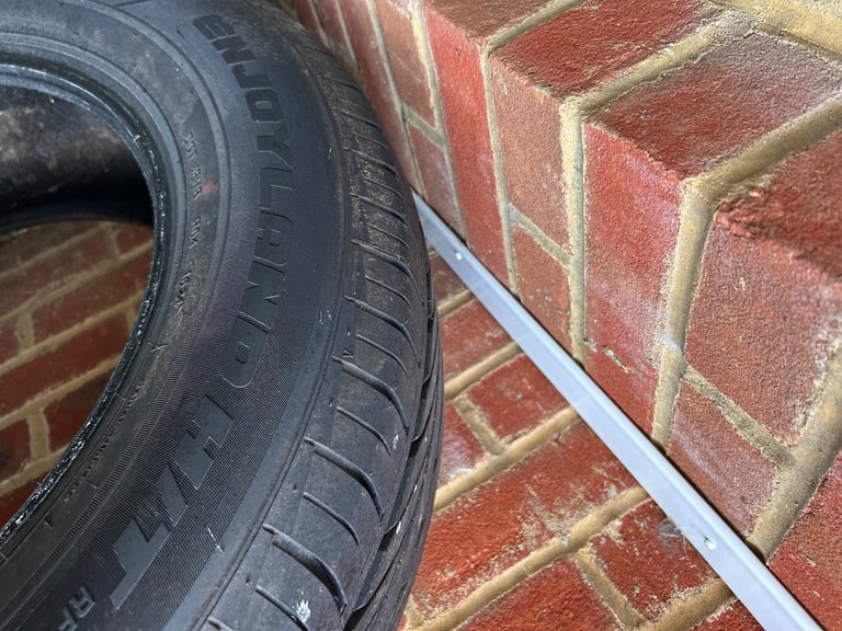 2 tyres 235/65R17 £15 pair