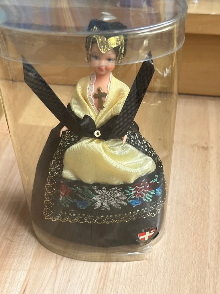 Vintage souvenir dolls 