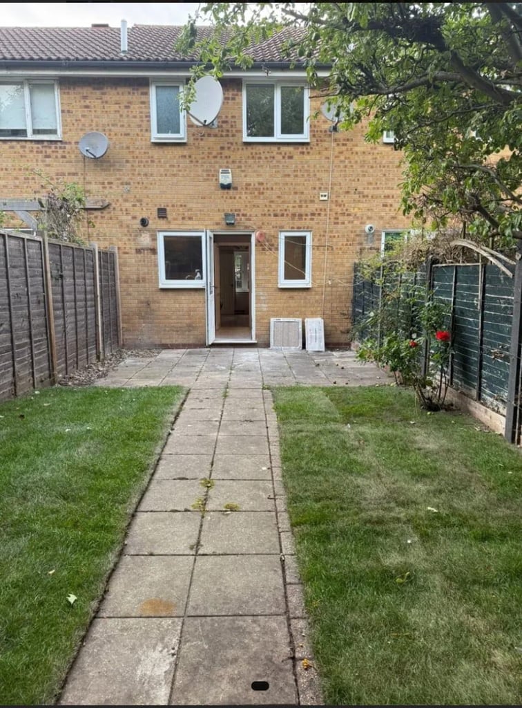 1 En-suite double bedroom. 