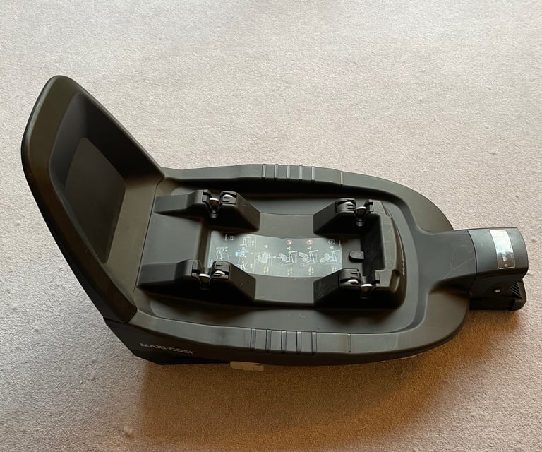 Maxi Cosi pebble plus and pearl pro with I-size isofix base