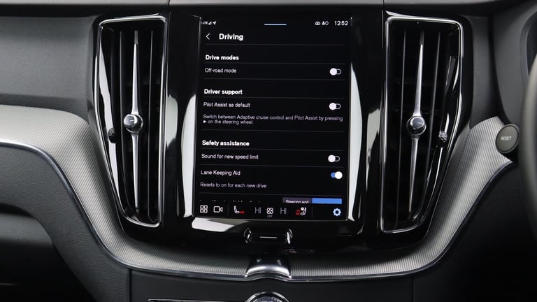  Volvo XC60 B5 (P) AWD Plus Black Edition (Harman Kardon Sound, 360 Camera, BLIS) Petrol/Electric...