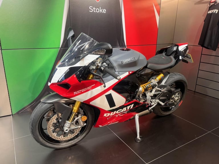 DUCATI PANIGALE V2 SUPERQUADRO FINAL EDITION HUGE BUILD SPEC !!