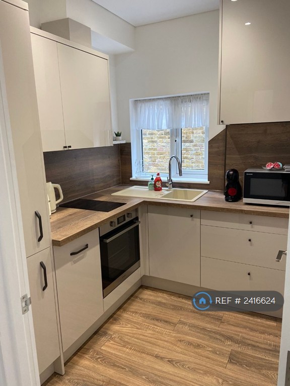 1 bedroom flat in London, Greater London, United Kingdom, SE18 (1 bed) (#2416624)