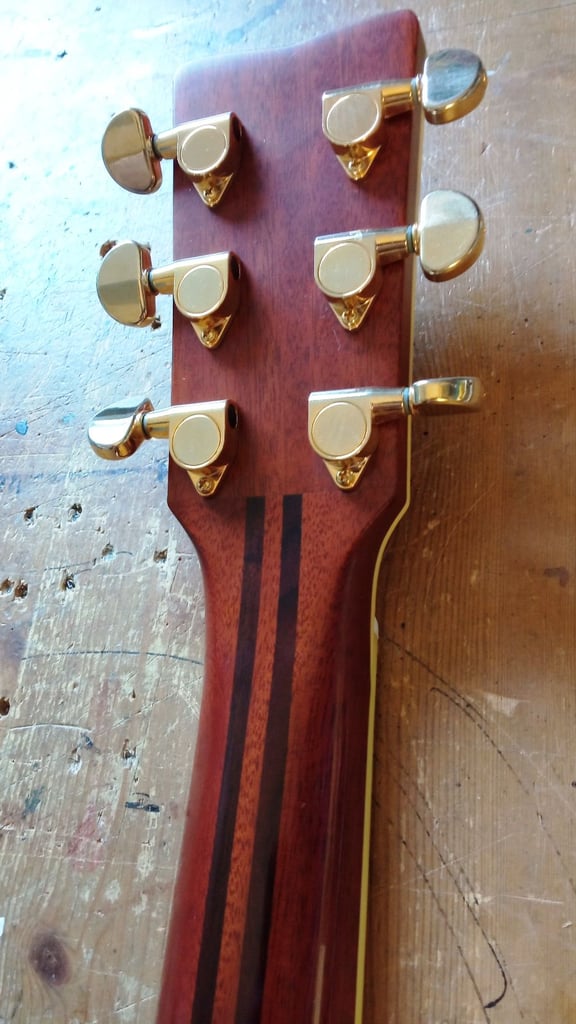 Yamaha LS16 all solid woods acoustic guitar with case. Like new. PX welcome.