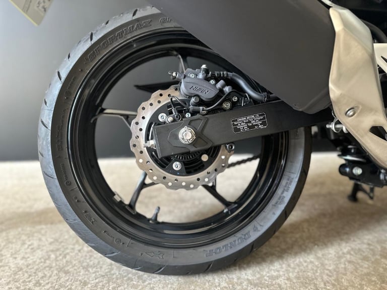 STUNNING ONE OWNER 2024/24 KAWASAKI Z400 MOTORCYCLE 