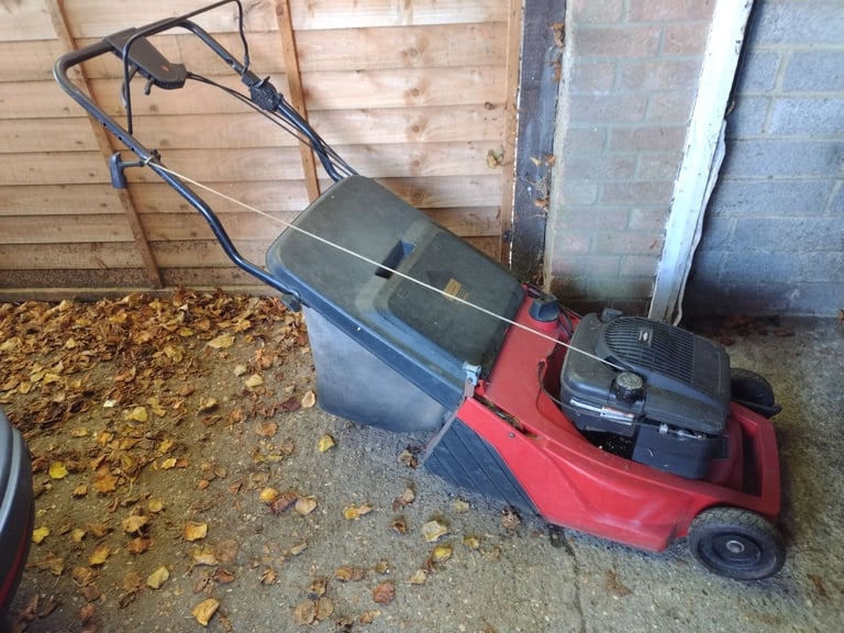 Petrol rotary lawnmower with grass box 4 stroke engine with height adjustment vgc gwo 