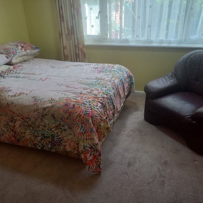 Double room in garden flat for responsible student or working person, Bournemouth