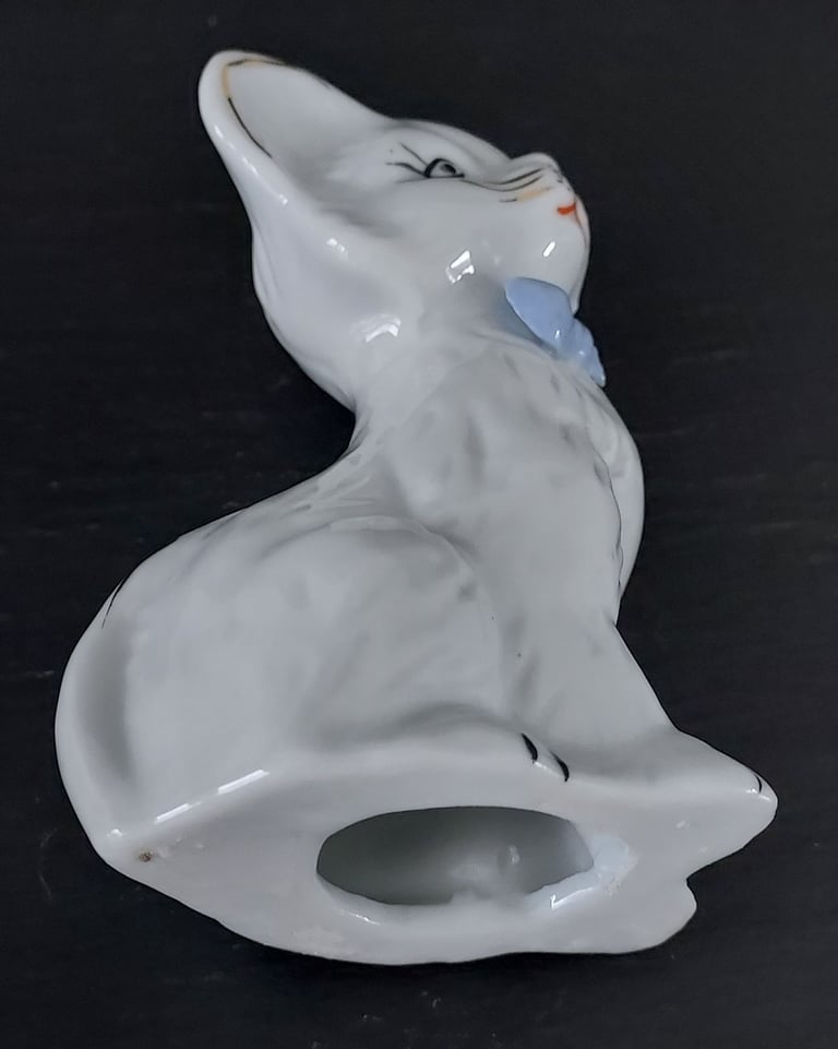 Ceramic Cat Ornament 11 cm Tall