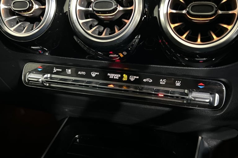 2023 23 MERCEDES-BENZ GLA CLASS 1.3 GLA250E 15.6KWH AMG LINE (PREMIUM) SUV 5DR P