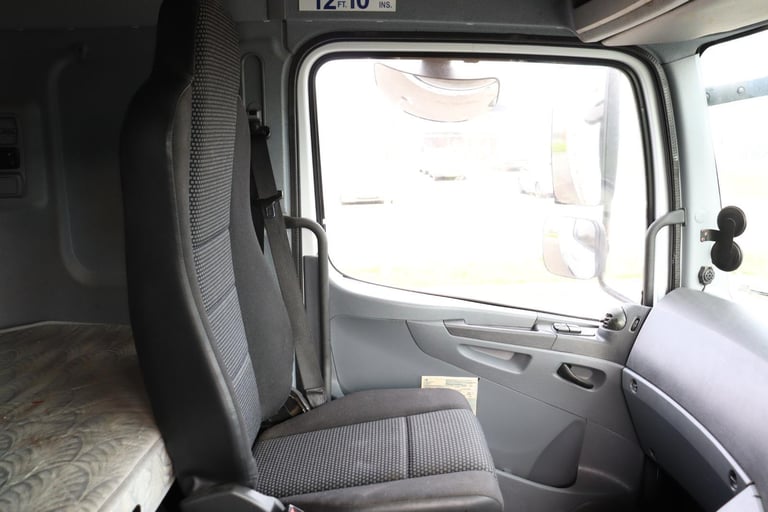 MERCEDES AXOR 1824 4X2 SLEEPER 26FT BOXVAN (2013)