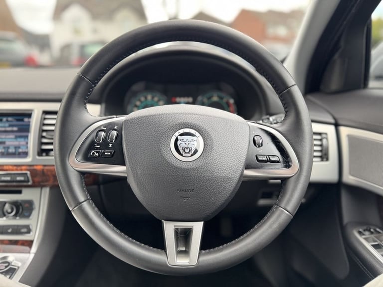 2012 Jaguar XF 3.0d V6 Luxury Saloon 4dr Diesel Auto Euro 5 (240 ps) Saloon Diesel Automatic