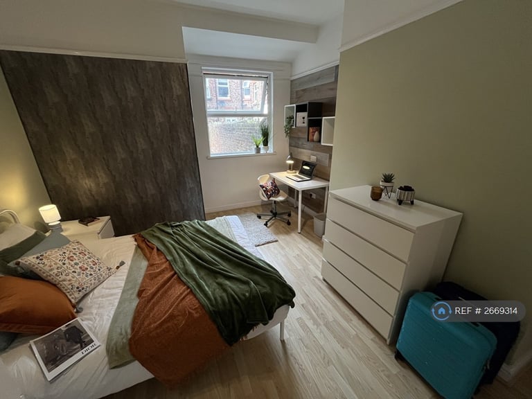 2 bedroom flat in Penny Lane, Liverpool, L18 (2 bed) (#2669314)