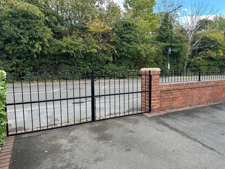image for Modern Steel Driveway Gates & Railings, Excellent Condition.