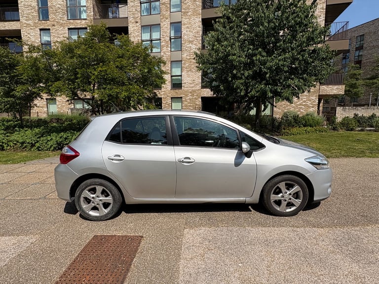 2010 facelift toyota Auris 1.6 automatic, drives perfect, excellent condition inside out,F.S.H 