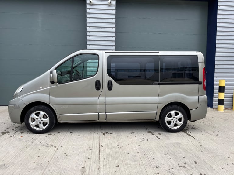 RENAULT TRAFIC 2.0TD DCI SL27 SPORT MINIBUS 1 OWNER FROM NEW ONLY DONE 117,000 MILES