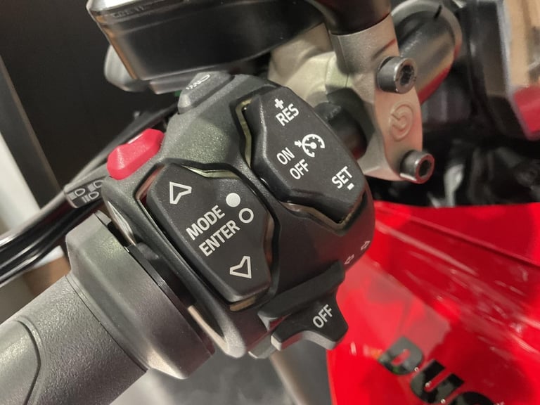 Ducati Diavel V4 TOURING 2024 just 3000 Miles! 1 Owner! FREE UK DELIVERY! Superb