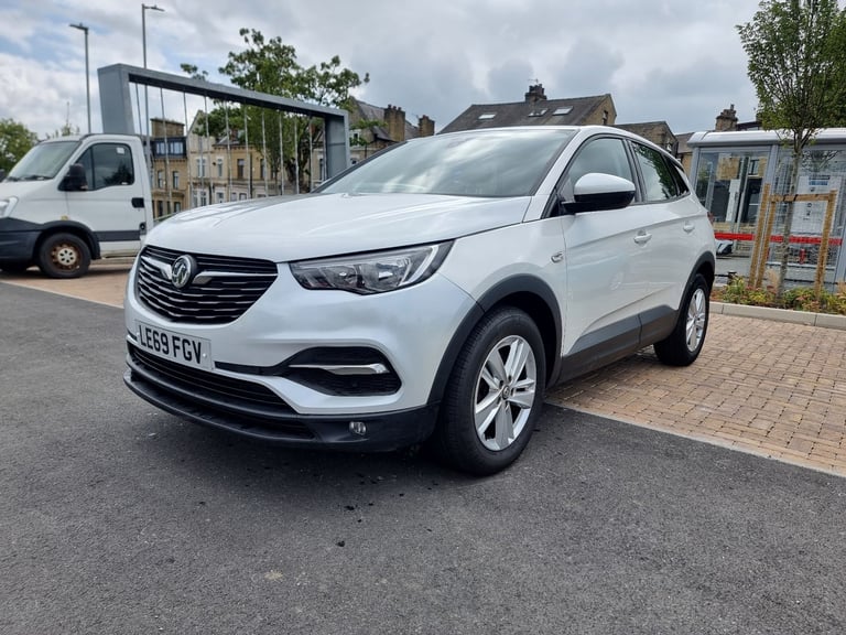 2020 Vauxhall Grandland X SE Turbo, 17,000 MILES. 5 Months MOT