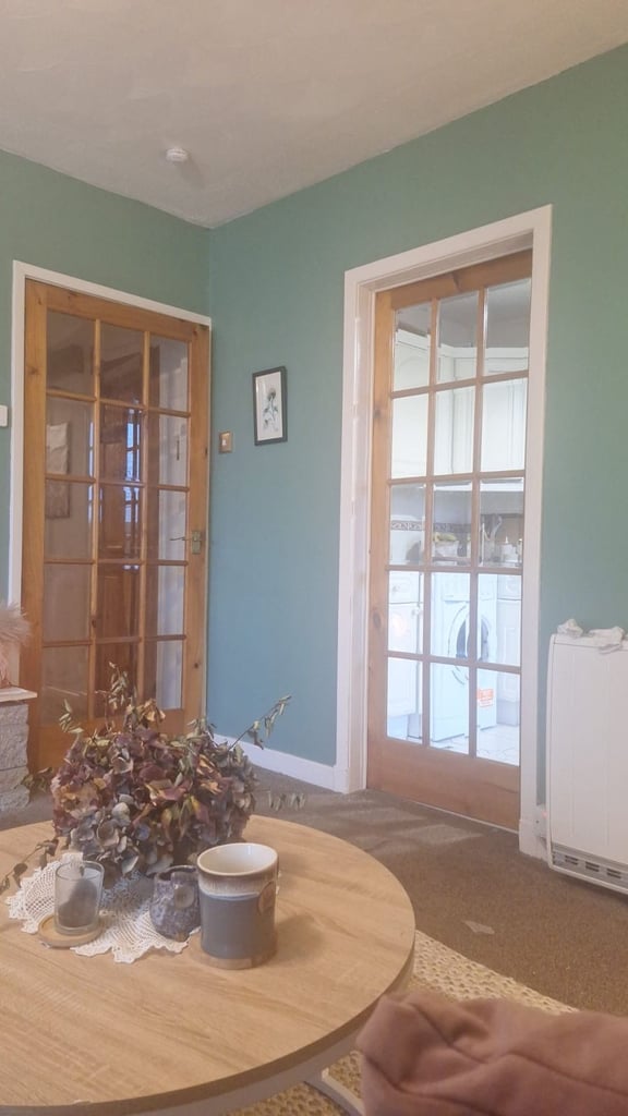 Lovely 2 bedroom with balcony near QUEH