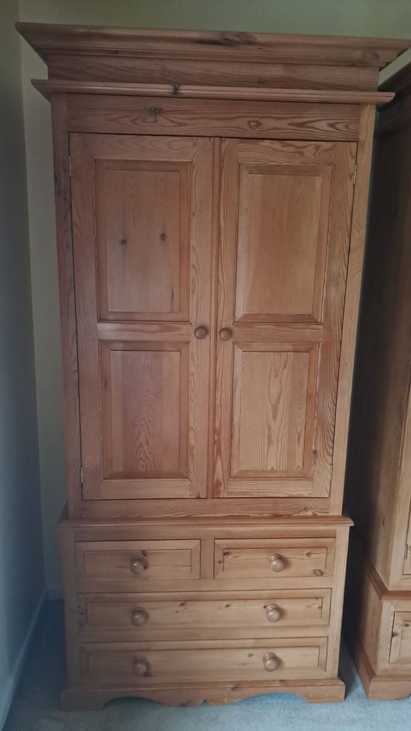 Solid pine wardrobe with one drawer