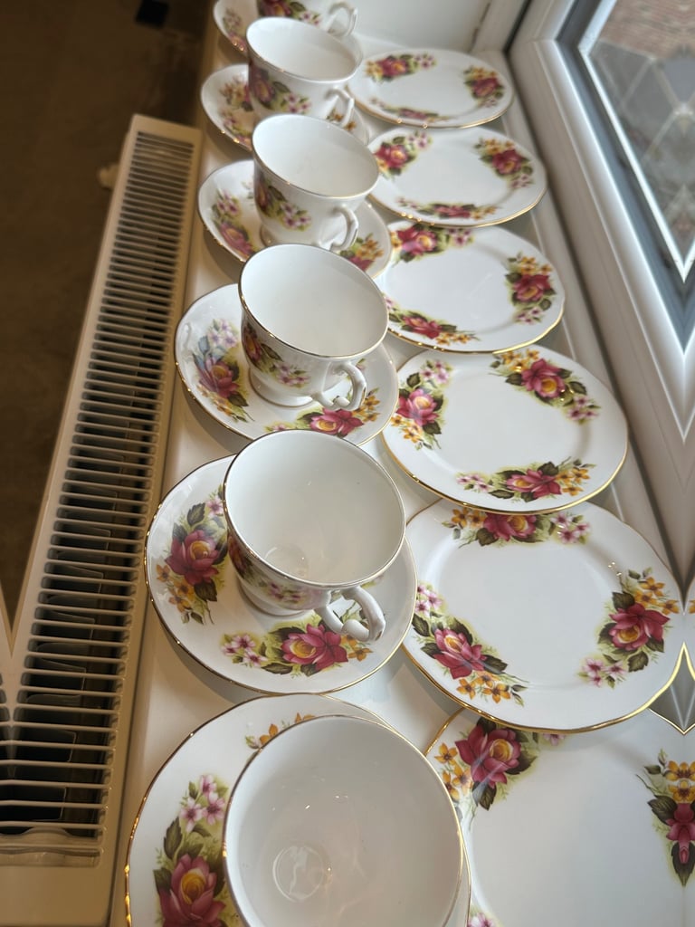 Antique Vintage Gainsborough Bone China dinner set x18