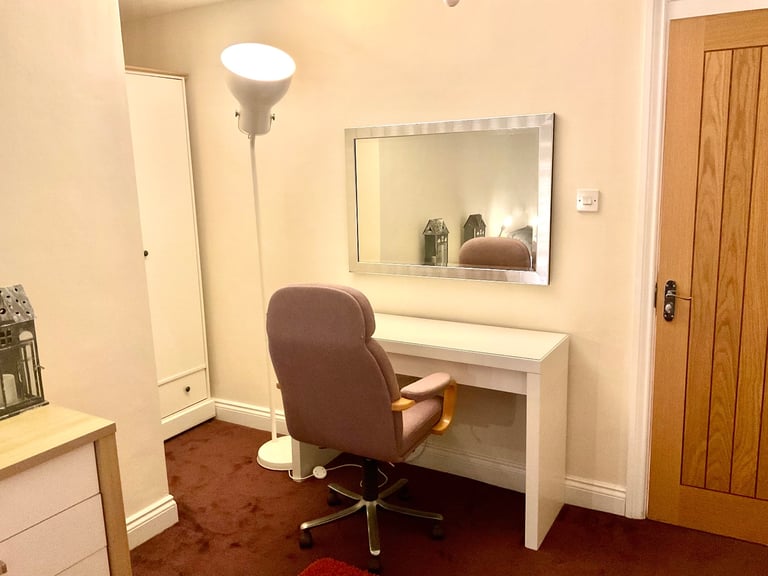 Large 2 bedrooms flat ( CF116AH ) 