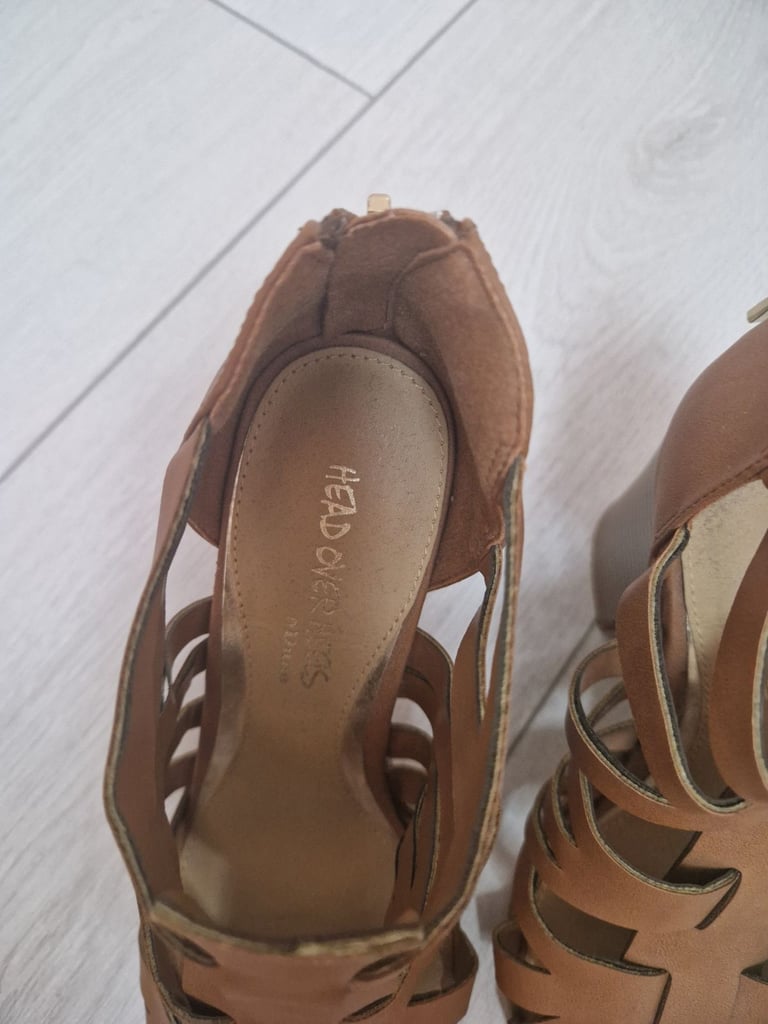 Tan heeled sandles