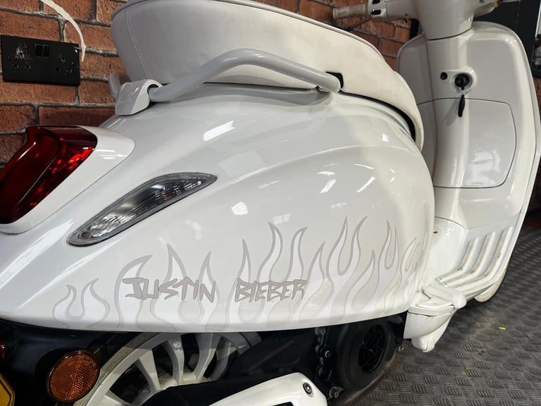 Piaggio Vespa 125cc Scooter JUSTIN BIEBER LIMITED EDITION 